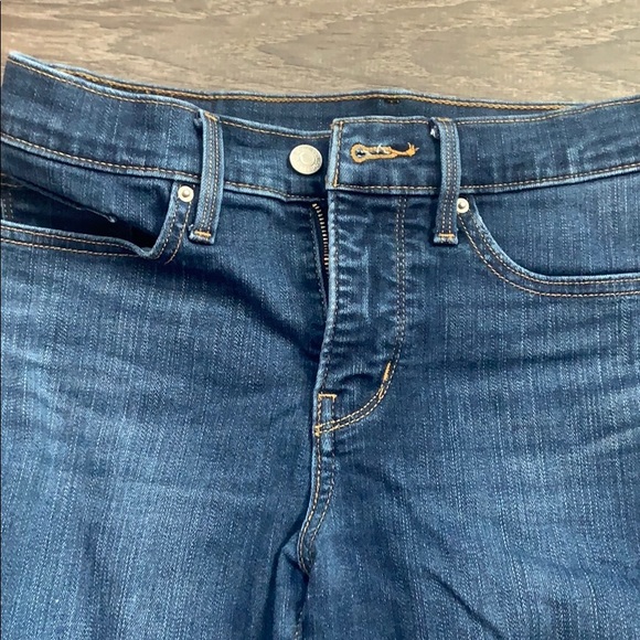 Women’s Levis (Jeans) - Picture 3 of 6